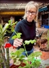 Även Kerstin på restaurang Tvillingarna botaniserade i botaniken.